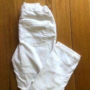 St John’s Bay white stretch denim capri pants. Size 6